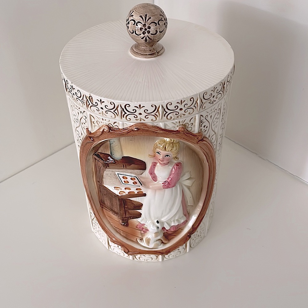 Vintage, 1977, Sears, Roebuck and Co., “Pioneer Woman”canister. Nice condition!